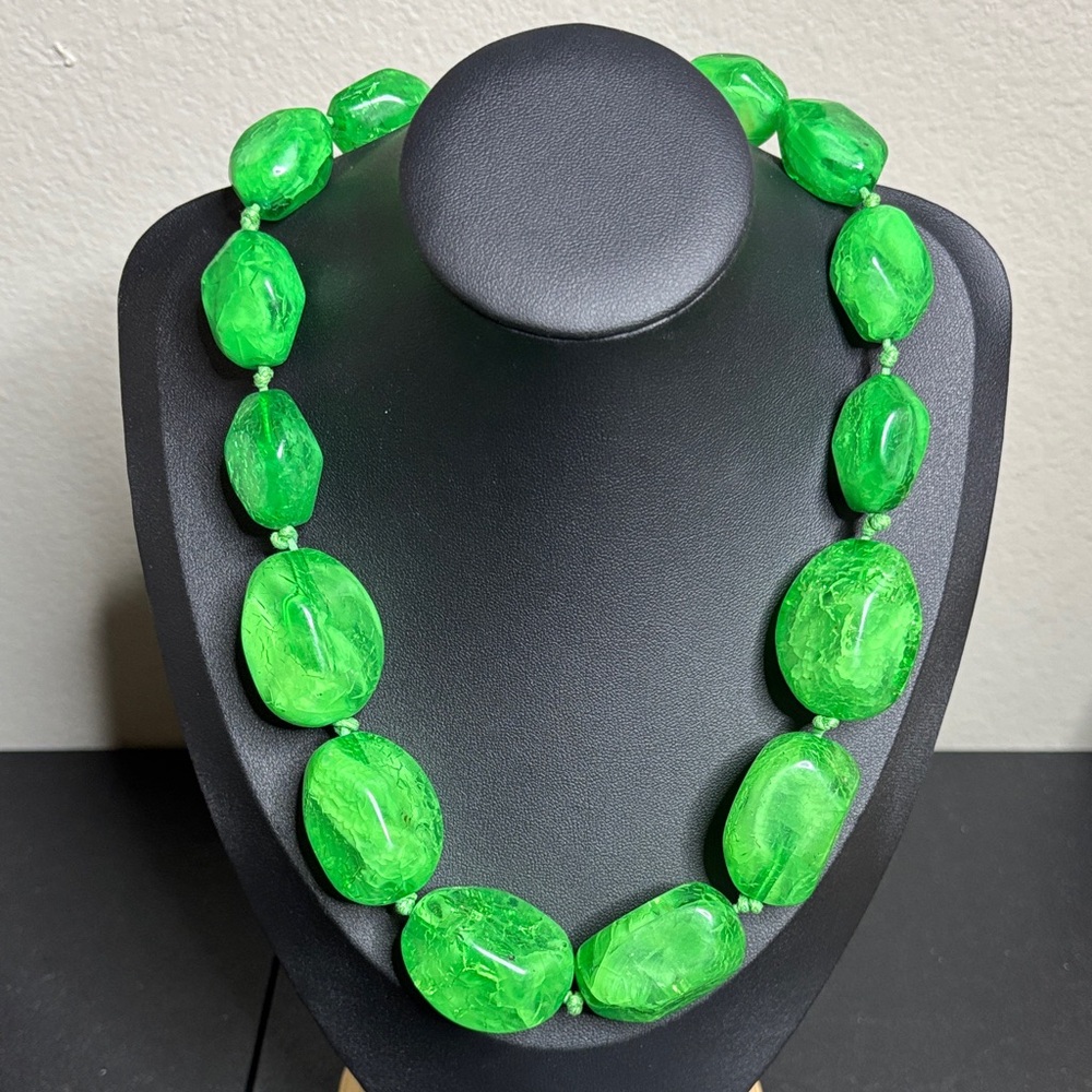 Chunky Green Knotted Acrylic Statement Holiday Ne… - image 1